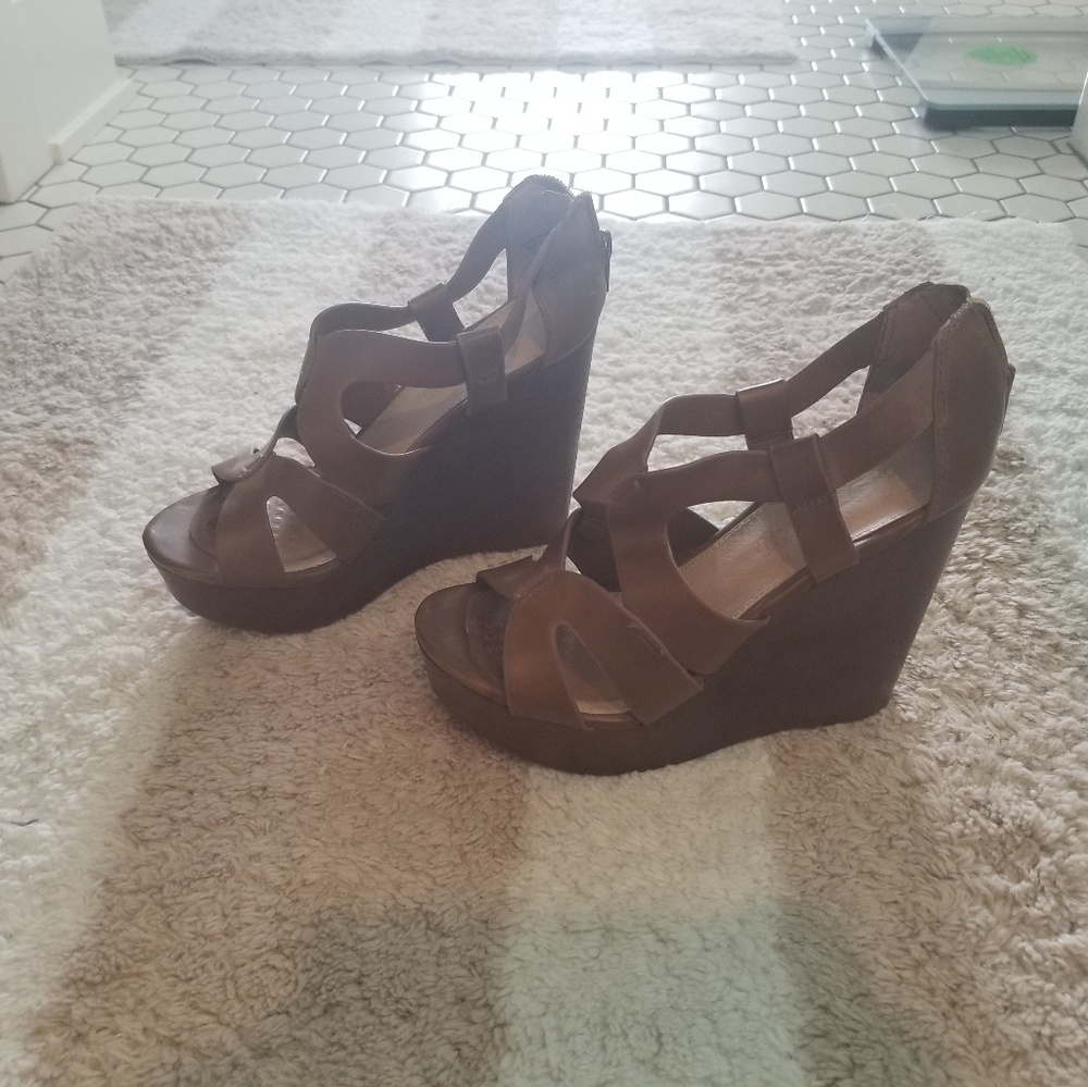 Shoes - Picture 2 of 4